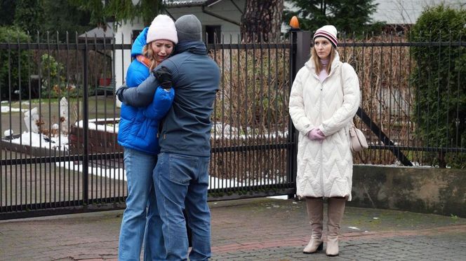 Barwy szczęścia odc. 3188: Asia (Anna Gzyra), Hubert (Marek Molak), Iza (Urszula Zawadzka)