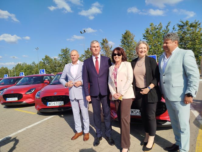Siedlecki WORD wymienił starą flotę pojazdów egzaminacyjnych na nowe samochody marki Suzuki Swift