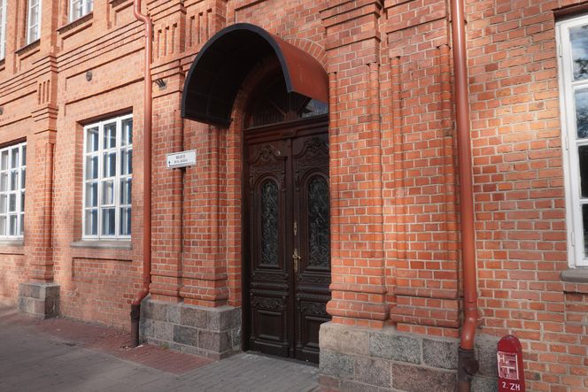 To najpiękniejsza kamienica w Białymstoku. Ceglana fasada z XIX wieku błyszczy do dziś