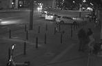 Brutalny atak nożownika w centrum Warszawy. Policja szuka sprawcy, udostępniła drastyczne nagranie