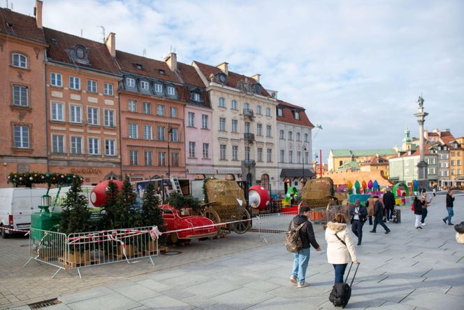Montaż świątecznej iluminacji w Warszawie