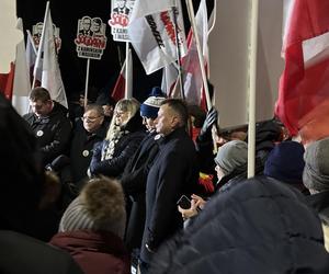 Manifestacja pod więzieniem, w którym przebywa Maciej Wąsik