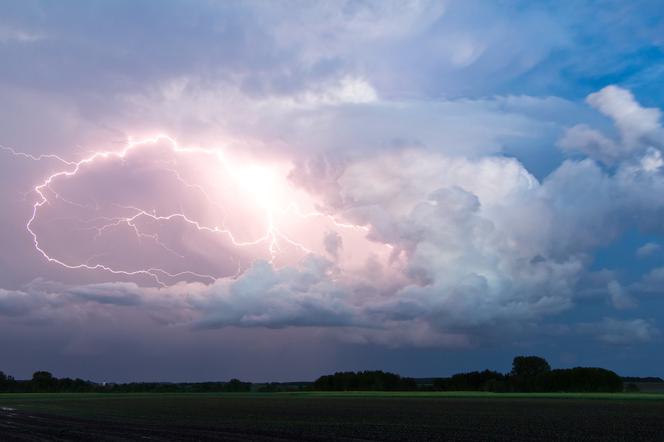 BURZE nad regionem koszalińskim! Meteorolodzy ostrzegają przed GRADEM!