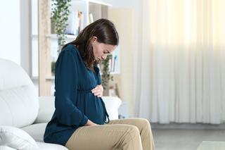 Jak odróżnić objawy zwiastujące poród od stanów wymagających szybkiej hospitalizacji?