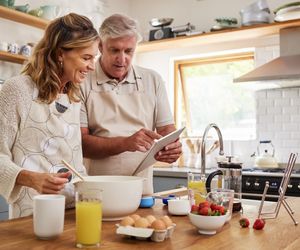 Sztuczna inteligencja wygenerowała zdrowe desery. Dietetyk ocenia, czy naprawdę są fit