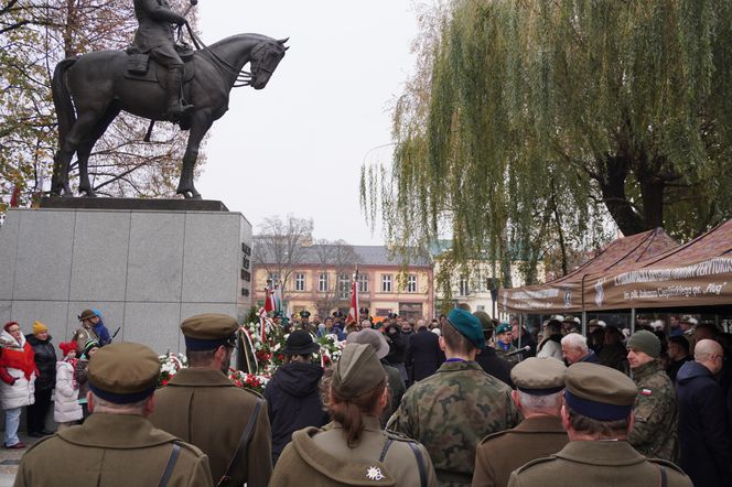  Uroczystości pod pomnikiem Józefa Piłsudskiego w Rzeszowie 