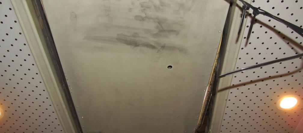 Kibice Korony Kielce zdemolowali autobus MPK. Naprawa będzie kosztować kilkanaście tysięcy złotych [ZDJĘCIA, WIDEO]