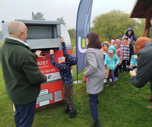 Dębowy Elektryczny Las został zasadzony nad Siedleckim zalewem w ramach programu Polska Stolica Recyklingu