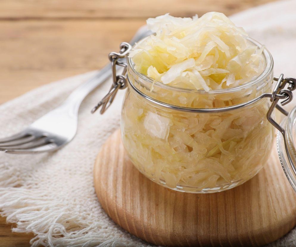 kapustę kiszoną w słoikach na zimę
