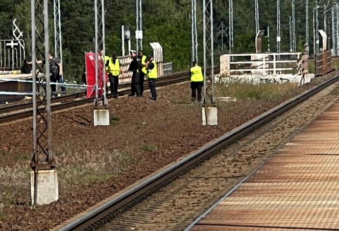 Pieszy śmiertelnie potrącony przez pociąg. Gigantyczne utrudnienia