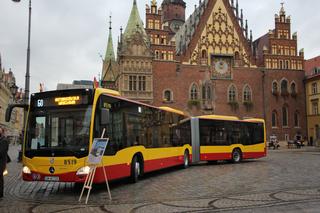 Mercedesy będą wozić pasażerów MPK. 60 nowych autobusów dotarło już do Wrocławia [ZDJĘCIA]