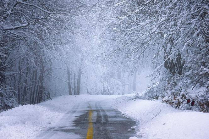 Załamanie pogody na Dolnym Śląsku. IMGW ostrzega przed opadami śniegu, będą też przymrozki
