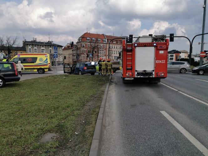 Wypadek na Placu Poznańskim. Jedna osoba trafiła do szpitala