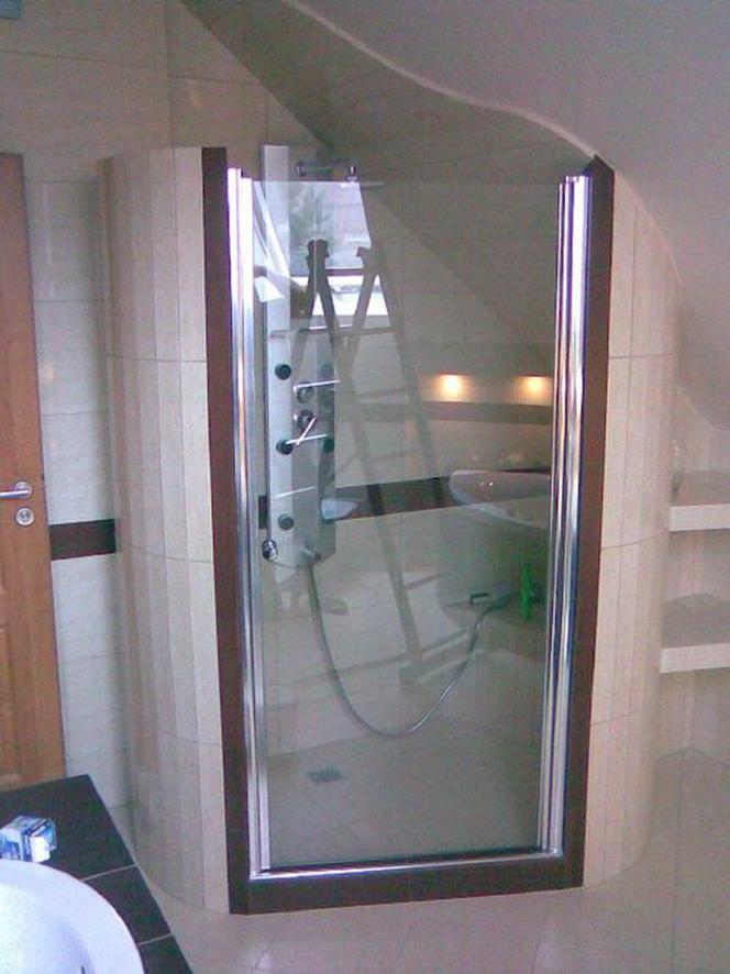Kabina prysznicowa na poddaszu zrobiona