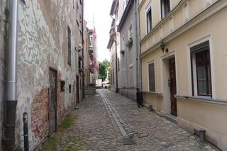 To najbardziej klimatyczna uliczka na w Olsztynie? Choć jest zniszczona, wiele osób może zachwycać