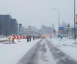 Zima zaatakowała w Olsztynie. Sypie śnieg, na drogach ślisko [ZDJĘCIA]