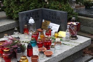 Tak wyglądają groby polityków