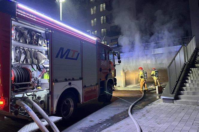 Do pożaru w bloku przy ulicy Moniuszki doszło po godz. 20:00. 