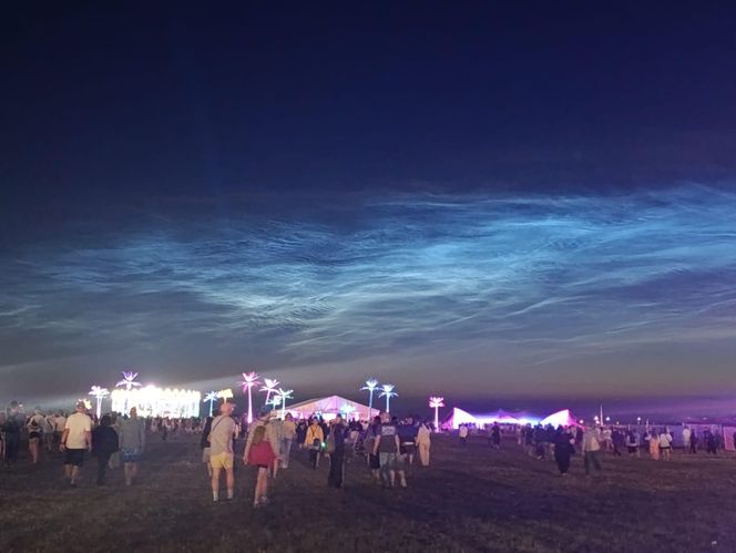 Obłoki srebrzyste nad polem Open'er Festival 2025 
