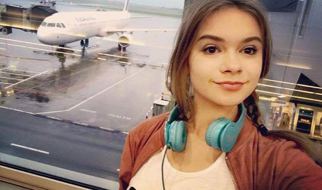 Julia Wróblewska na lotnisku