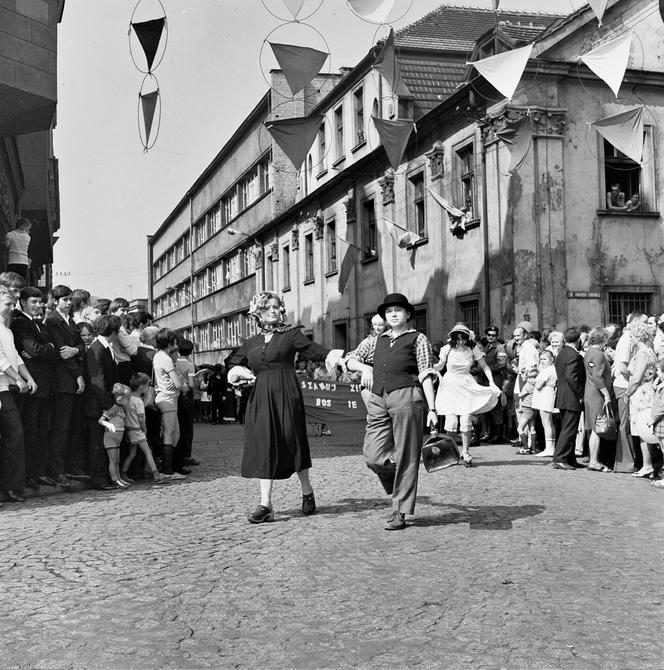 Pochód gwarkowski w latach 60. i 70.  Ale stroje! 