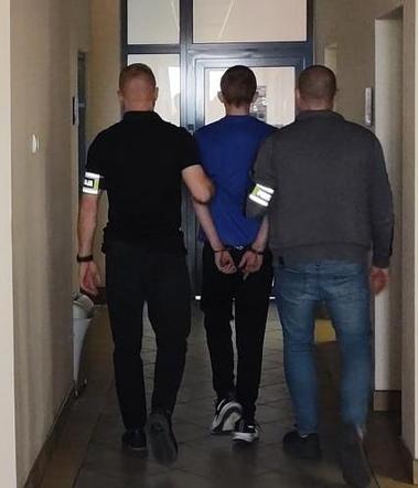 Trzech mieszkańców Iławy okradało paczkomat, okazało się, że kradli też inne rzeczy