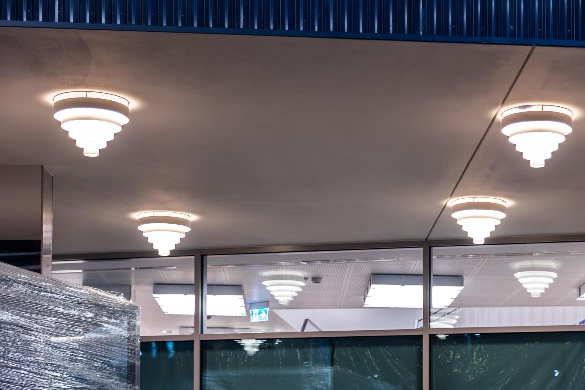 Pawilon Cepelia po zmroku - świeci niczym neon