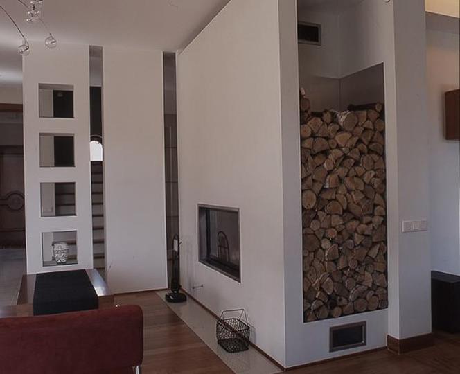 Jakim drewnem palić w kominku?