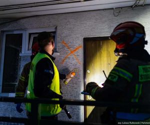 Tak wygląda w środku spalony blok w Ząbkach. Policja pokazała wszystko