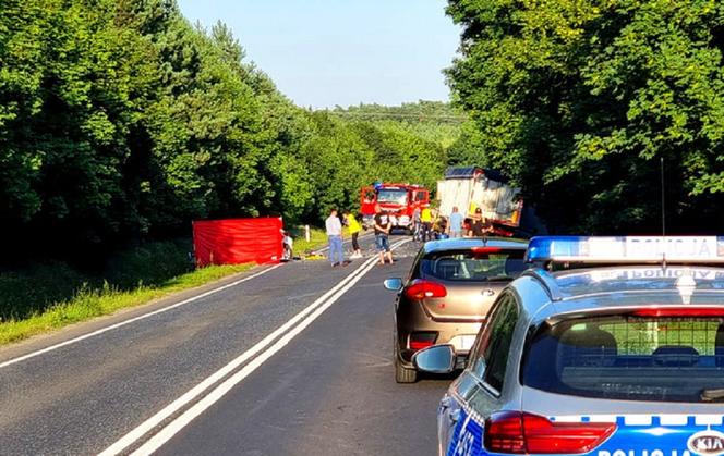 Śmiertelny wypadek pod Sulejowem. Jedna z nastolatek walczy o życie