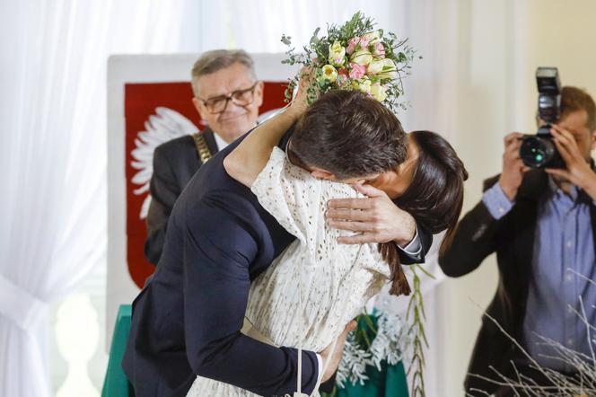 Na Wspólnej odc. 3288. Marta (Joanna Jabłczyńska) i Mikołaj (Krzysztof Wieszczek) biorą ślub