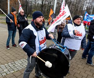 Konwencja KO w Gliwicach. Protest związkowców górniczych i hutniczych 