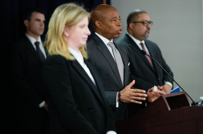 108 zarzutów za pół roku strzelania nad głowami mieszkańców Manhattanu