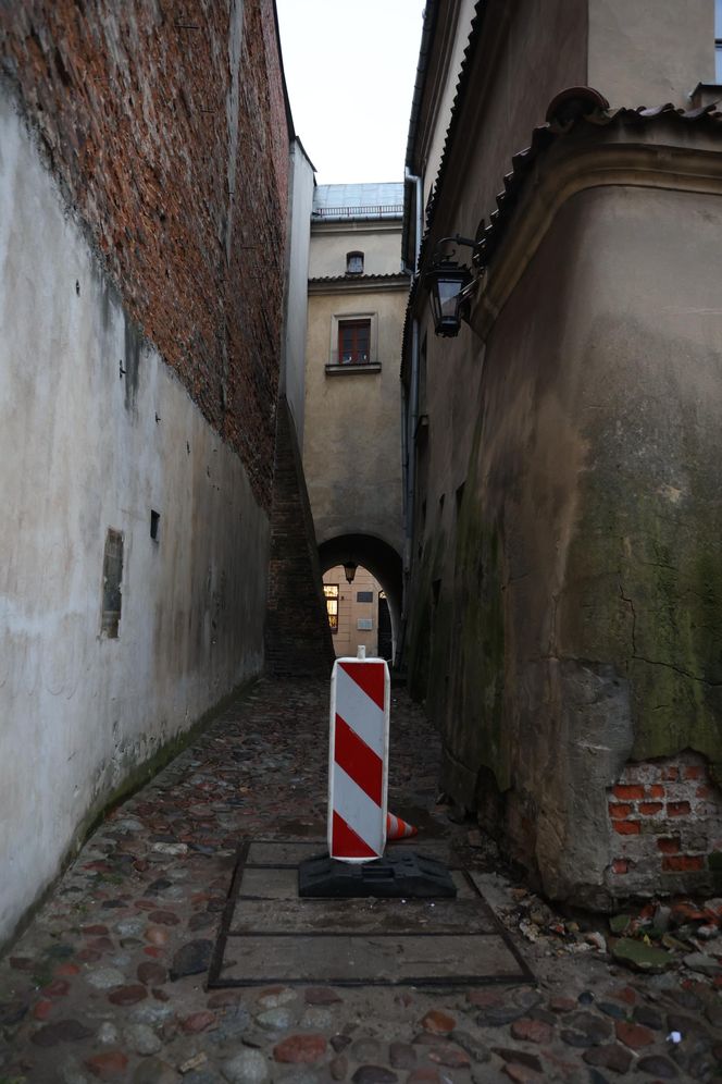 Ul. Ku Farze na Starym Mieście w Lublinie to jedna z najwęższych ulic w Polsce!