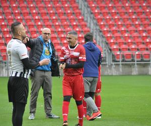 W Tychach grają gwiazdy światowego futbolu. Najpierw był pokazowy trening z młodzieżą