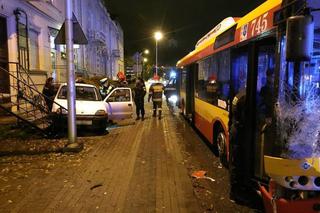 Zderzenie seicento z autobusem na Dąbrowskiego w Rzeszowie