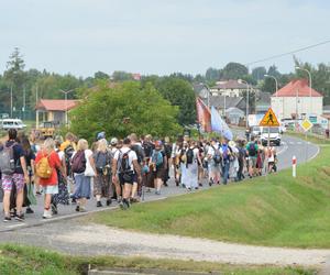 Śpiewający dzień lubelskich pątników na szlaku do Jasnej Góry!