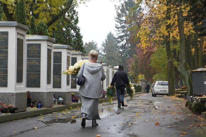 Zbliża się Dzień Wszystkich Świętych. Jak wyglądają przygotowania na najstarszym cmentarzu w Lublinie?