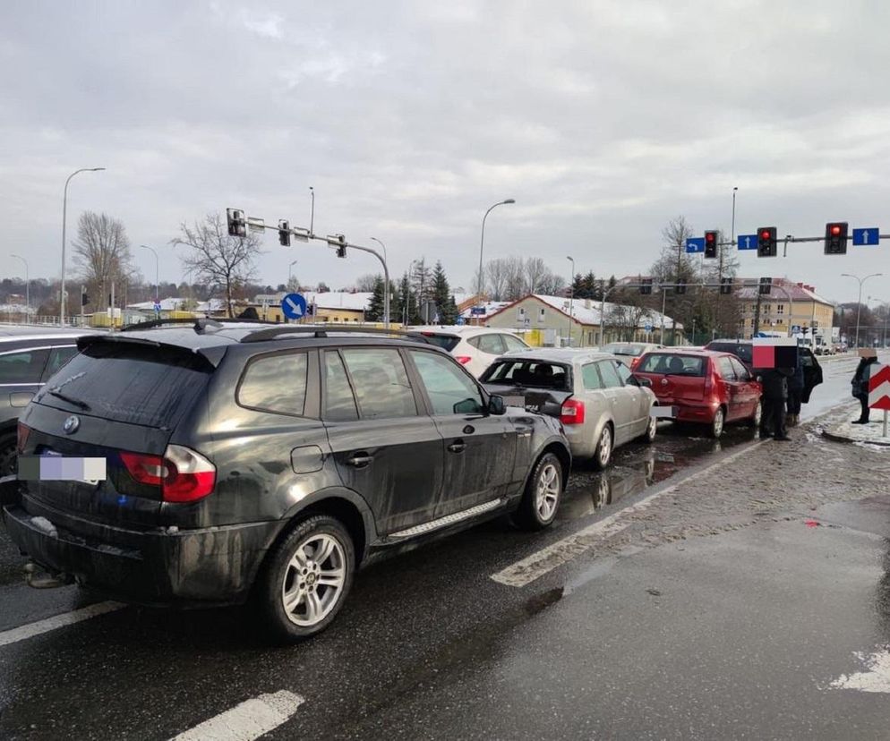Zdała egzamin na prawo jazdy. 2 godziny później spowodowała kolizję 4 aut