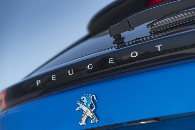 Peugeot e-2008 GT 136 KM