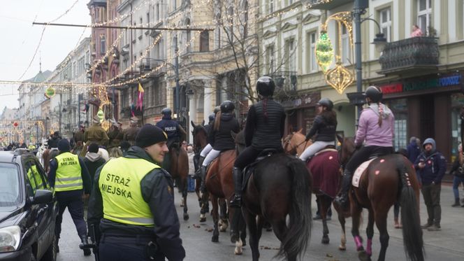 Wielka Szarża w centrum Łodzi. Oddziały konne przeszły przez Piotrkowską