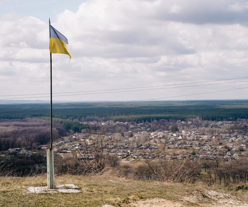 Ogromny ekran stanął na granicy ukraińsko-białoruskiej. Wyświetla informacje o wojnie w Ukrainie