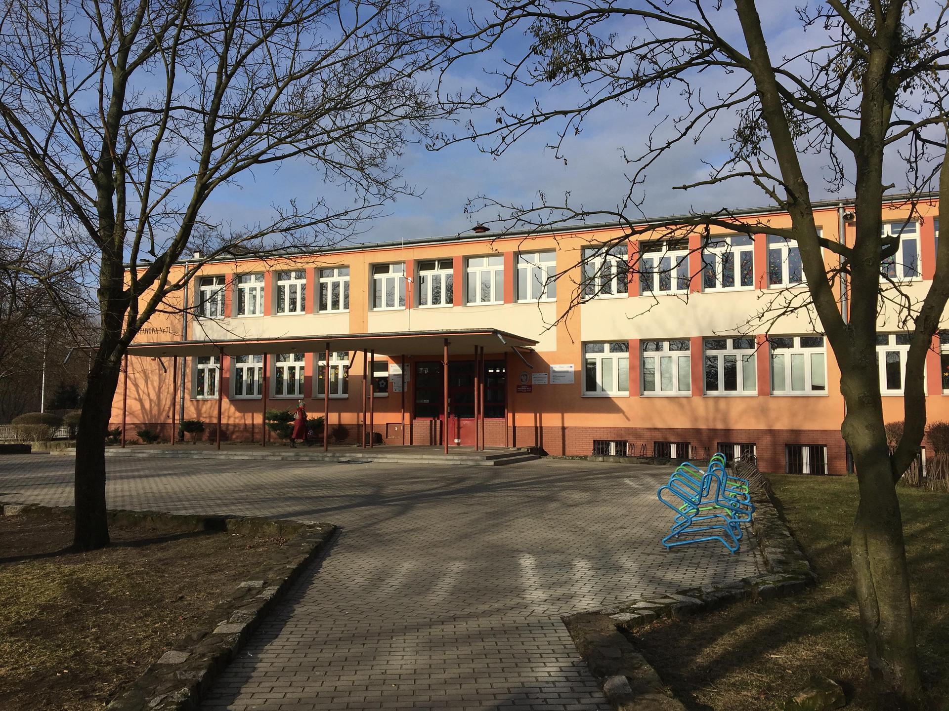 Szkoła Podstawowa Nr 12 Gorzów Szkoła podstawowa nr 71 w Szczecinie zawiesza wycieczki klasowe [AUDIO