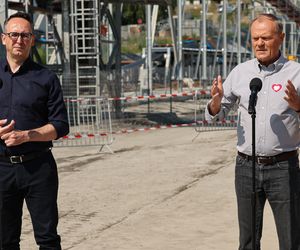 Donald Tusk w Męcinie. Premier odwiedził budowę największego tunelu kolejowego w Polsce