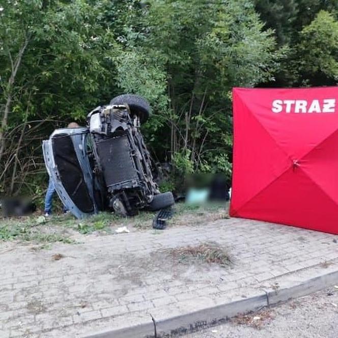 Zderzenie samochodu z autokarem na koło Tomaszowa Lubelskiego. Dwie osoby nie żyją!