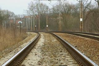 Tragedia na przejeździe kolejowym! Młody strażak nie żyje