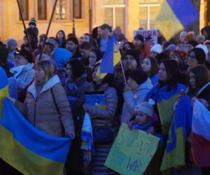 Manifestacja w trzecią rocznicę wybuchu wojny w Ukrainie