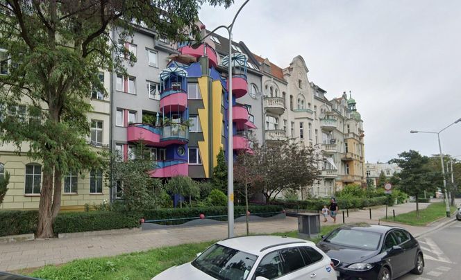 Kolorowa plomba we Wrocławiu. W latach 90-tych to był najpiękniejszy budynek we Wrocławiu