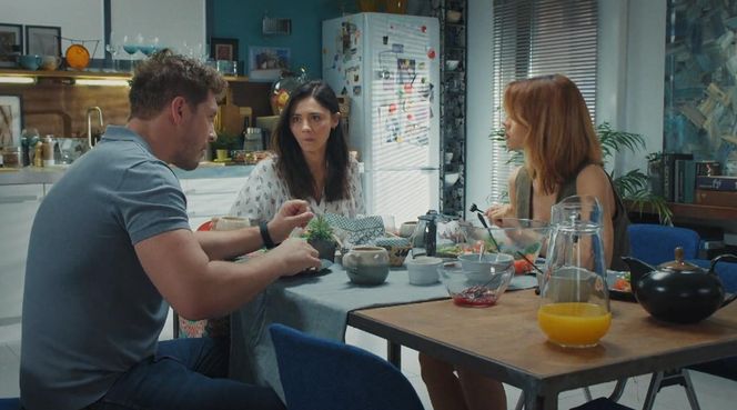 M jak miłość odc. 1880. Iza (Adriana Kalska), Marcin (Mikołaj Roznerski), Kama (Michalina Sosna)