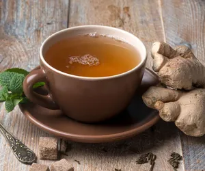 Przepis na herbatę z imbirem. Zimowa herbata na przeziębienie, niestrawność i... kaca